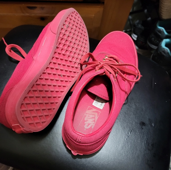 Red vans - Picture 3 of 5